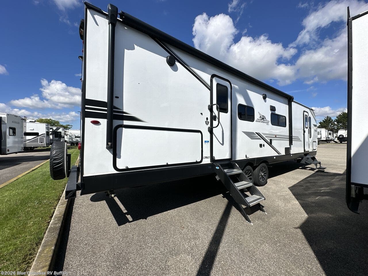 New 2026 Jayco Jay Flight SLX 330TBS available in West Seneca, New York
