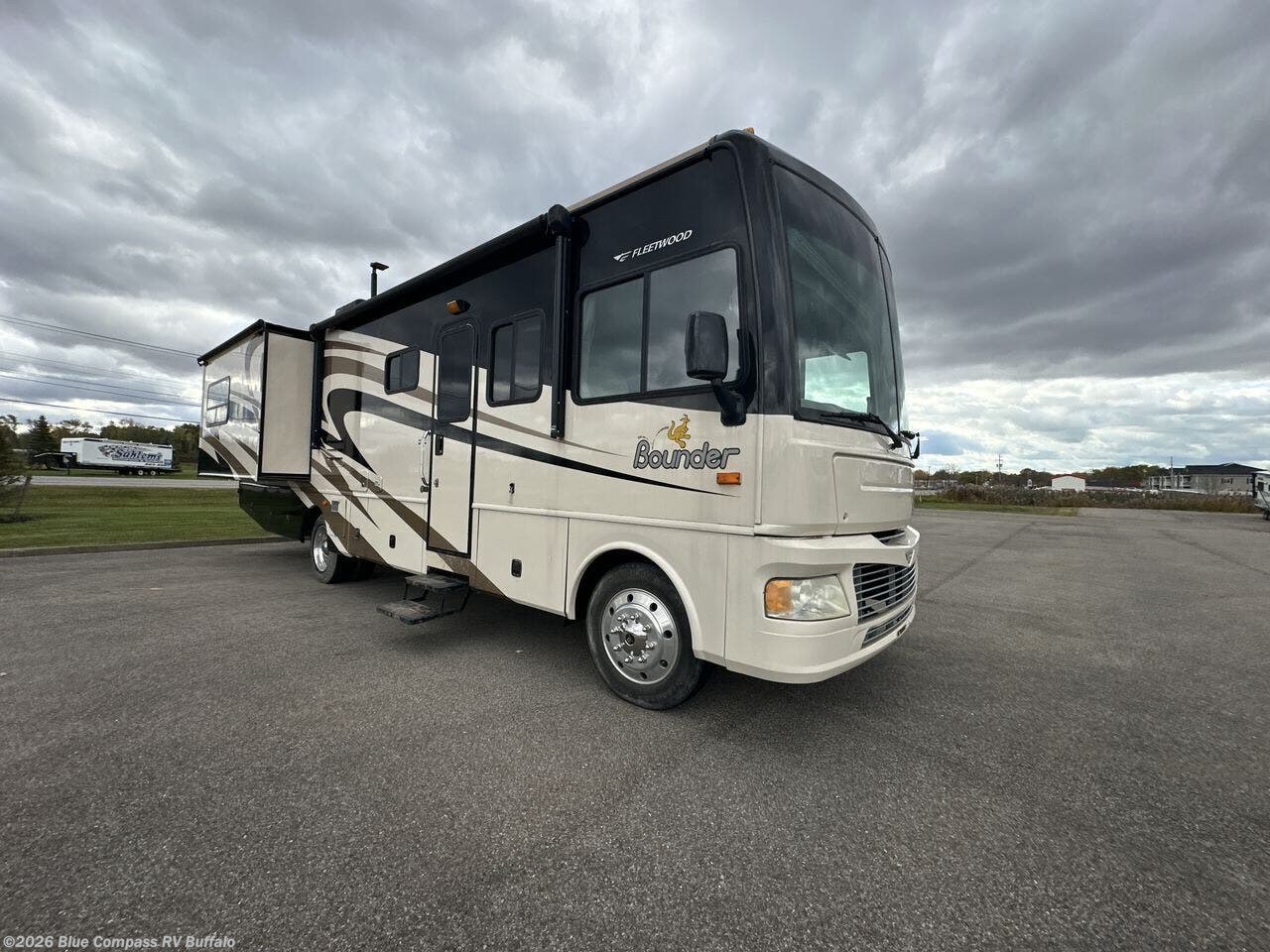 2007 Bounder 33R by Fleetwood from Blue Compass RV Buffalo in West Seneca, New York