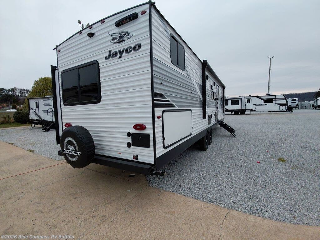 New 2026 Jayco Jay Flight SLX 325BHT available in West Seneca, New York