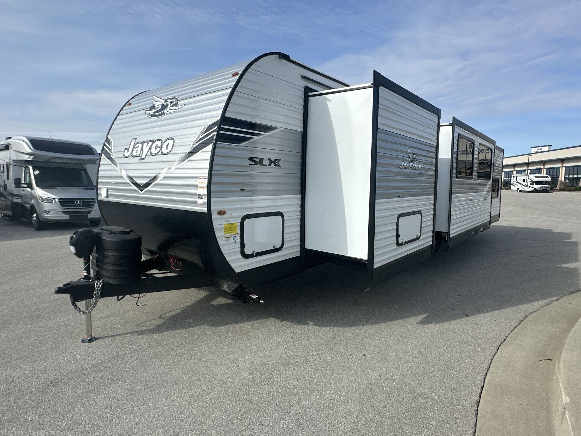 New 2026 Jayco Jay Flight SLX 325BHT available in West Seneca, New York
