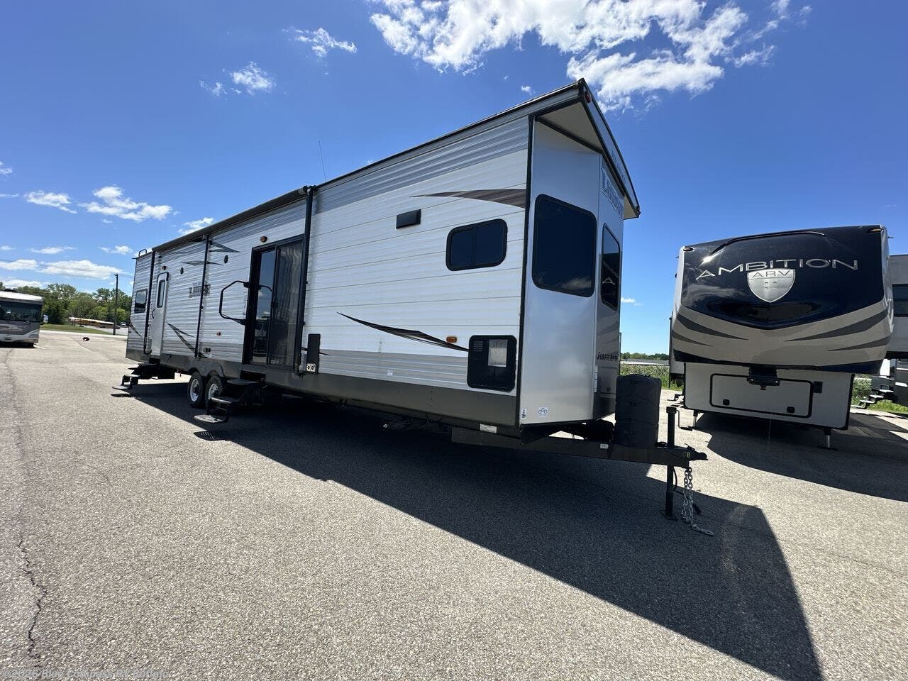 2017 Wildwood Lodge 394FKDS by Forest River from Blue Compass RV Buffalo in West Seneca, New York