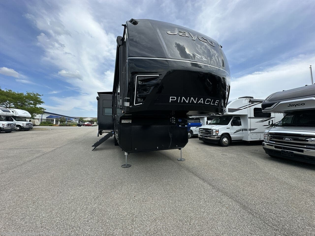 New 2027 Jayco Pinnacle 32RLTS available in West Seneca, New York