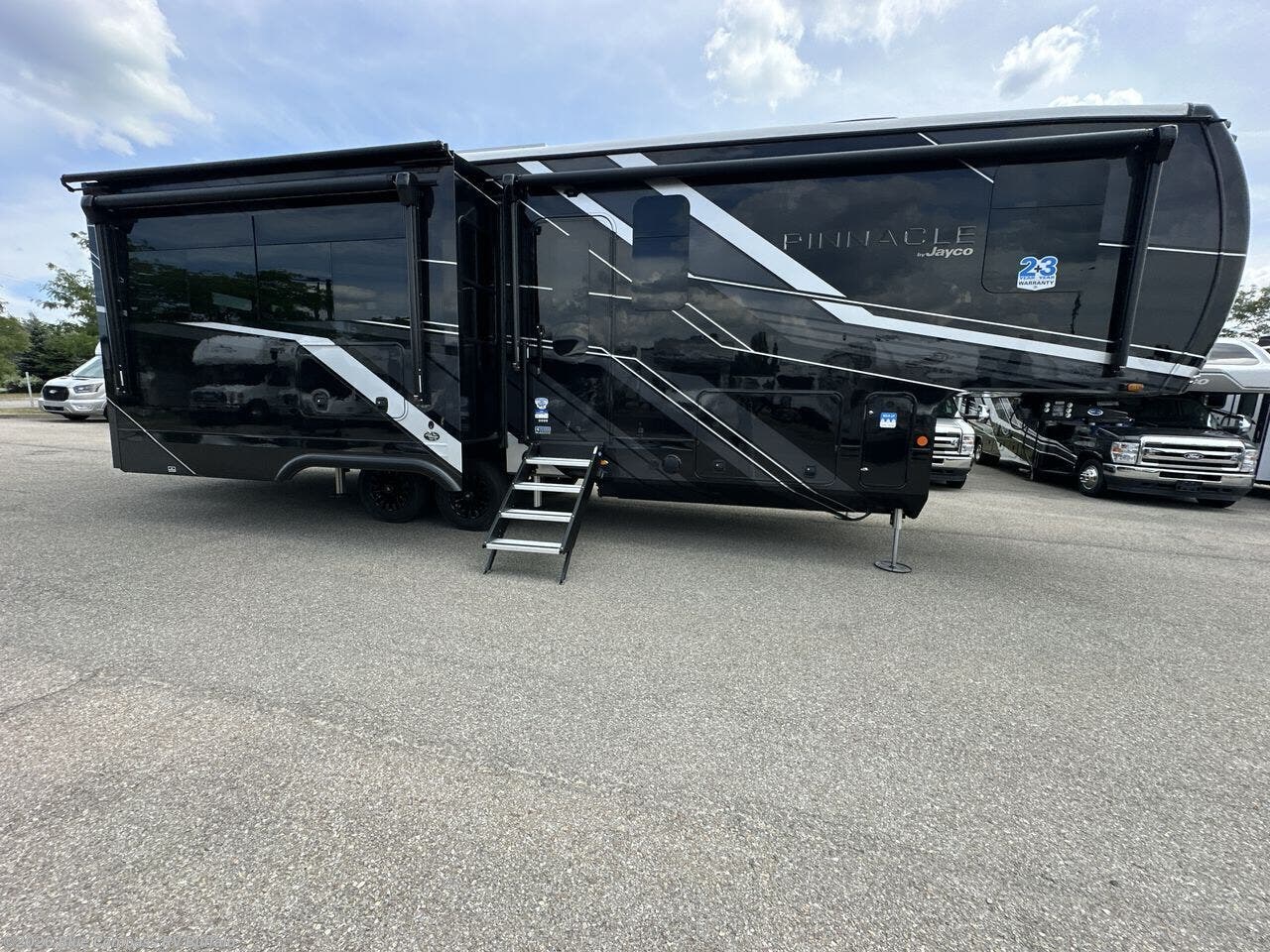 2027 Pinnacle 32RLTS by Jayco from Blue Compass RV Buffalo in West Seneca, New York
