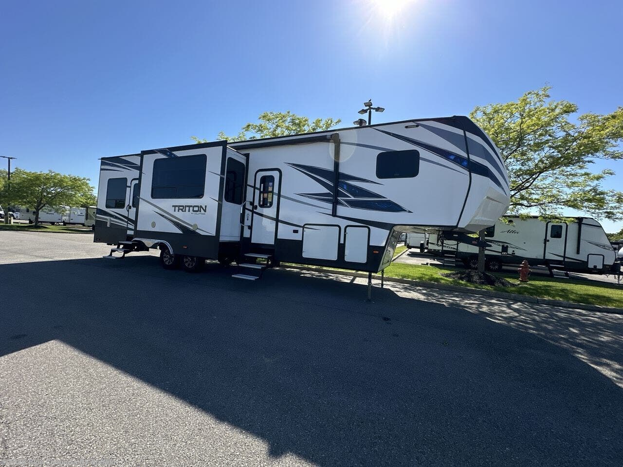 2018 Voltage Triton 3351 by Dutchmen from Blue Compass RV Buffalo in West Seneca, New York