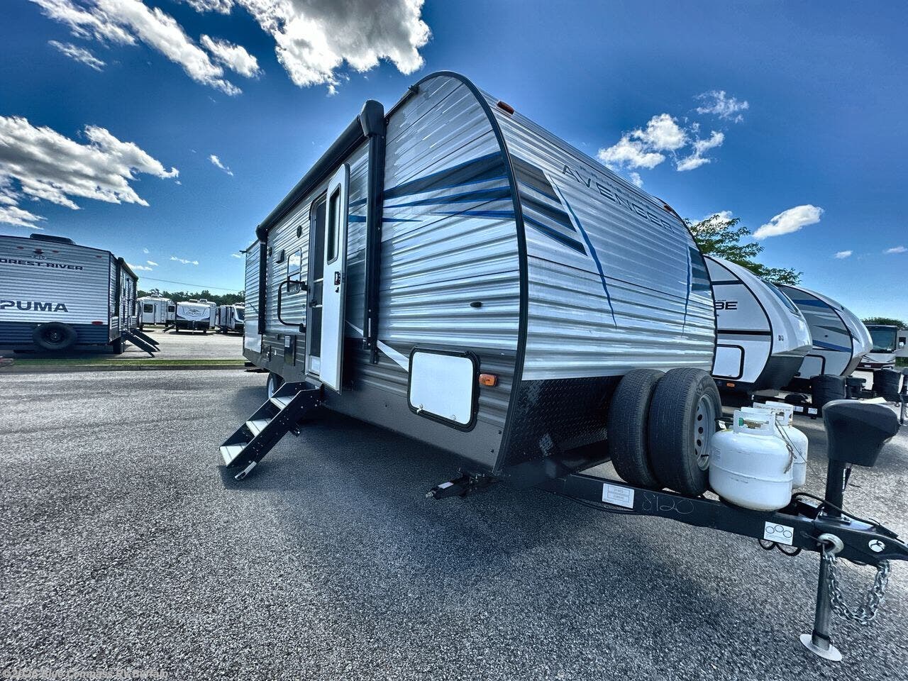 2021 Avenger 24BHS by Prime Time from Blue Compass RV Buffalo in West Seneca, New York