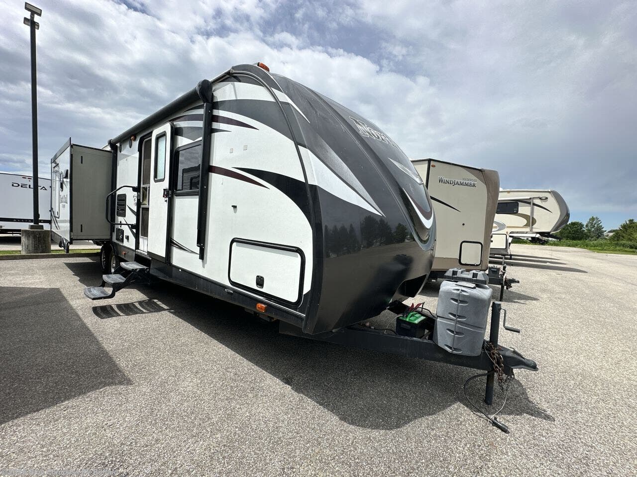 2016 North Trail 32RLTS by Heartland from Blue Compass RV Buffalo in West Seneca, New York