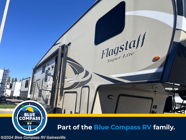 Used 2019 Forest River Flagstaff Super Lite 527BHS available in Alachua, Florida