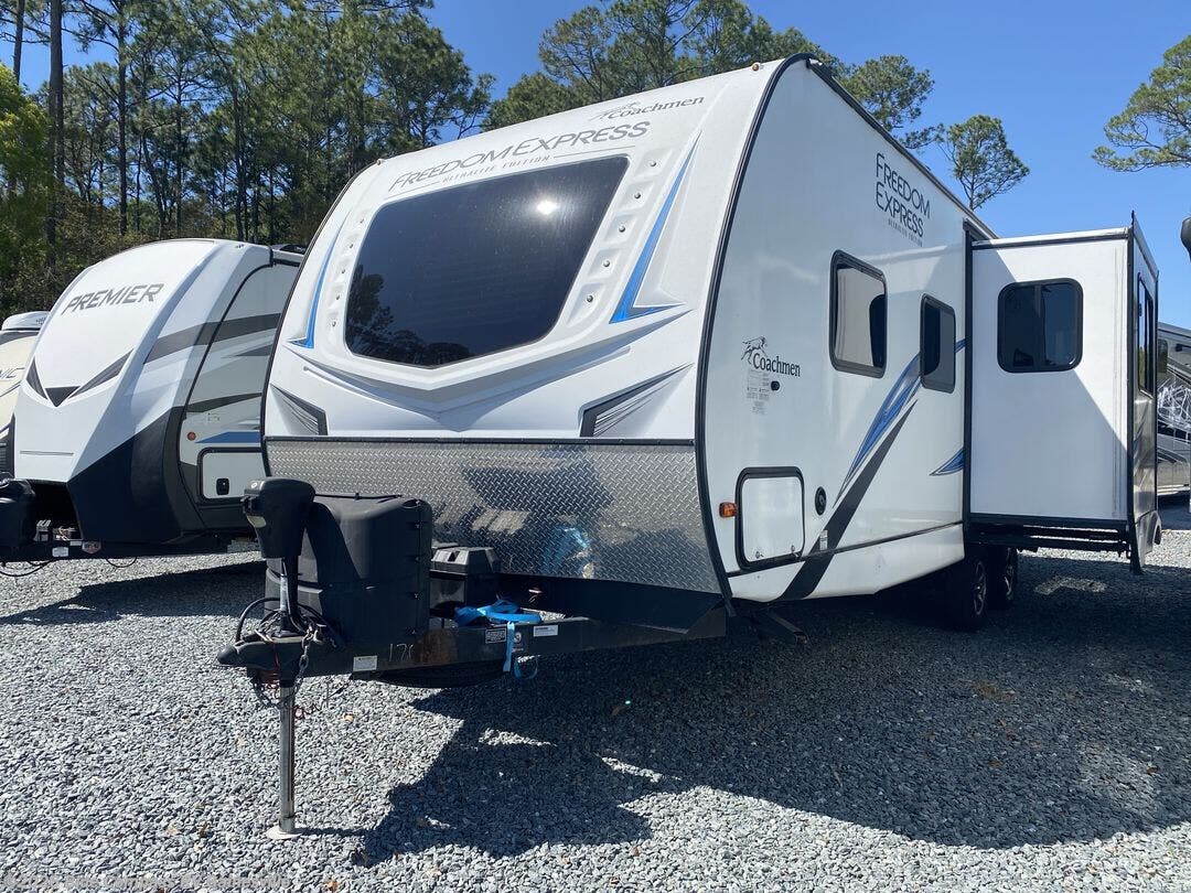 Used 2021 Coachmen Freedom Express Ultra Lite 252RBS available in Alachua, Florida