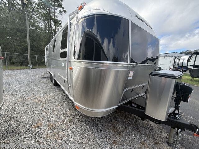 2027 Flying Cloud 27FB Twin by Airstream from Blue Compass RV Gainesville in Alachua, Florida