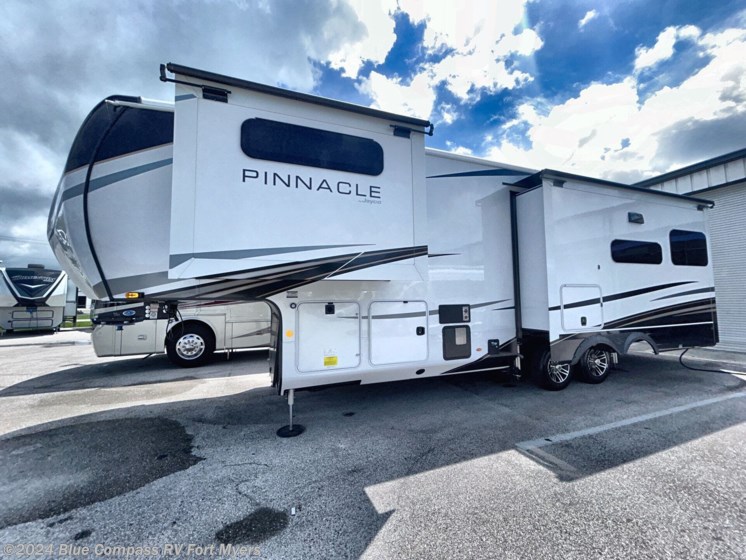 New 2025 Jayco Pinnacle 32RLTS available in Fort Myers, Florida