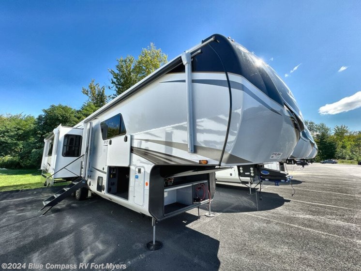 New 2025 Jayco Pinnacle 36FBTS available in Fort Myers, Florida