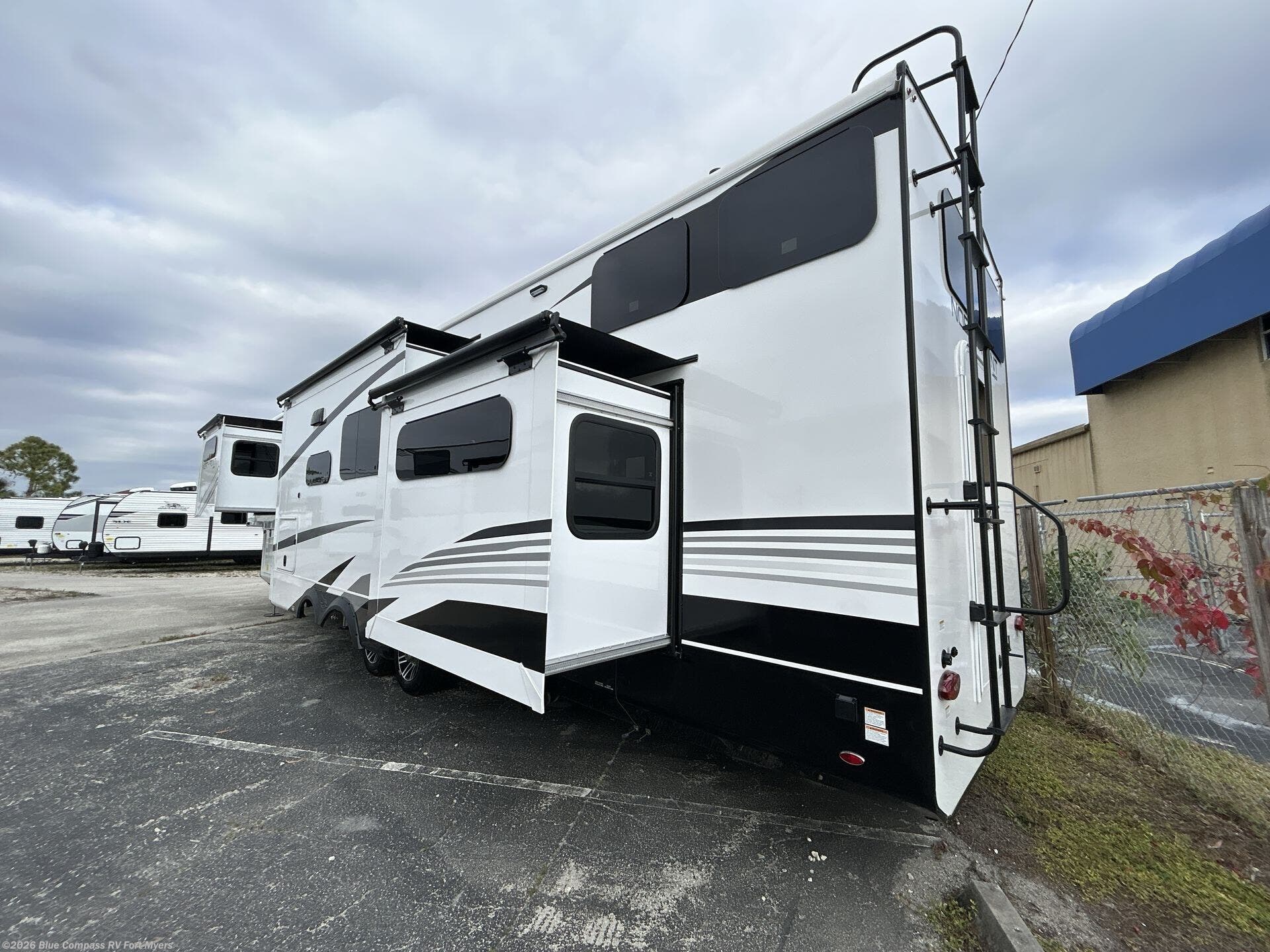2025 North Point 390CKDS by Jayco from Blue Compass RV Fort Myers in Fort Myers, Florida