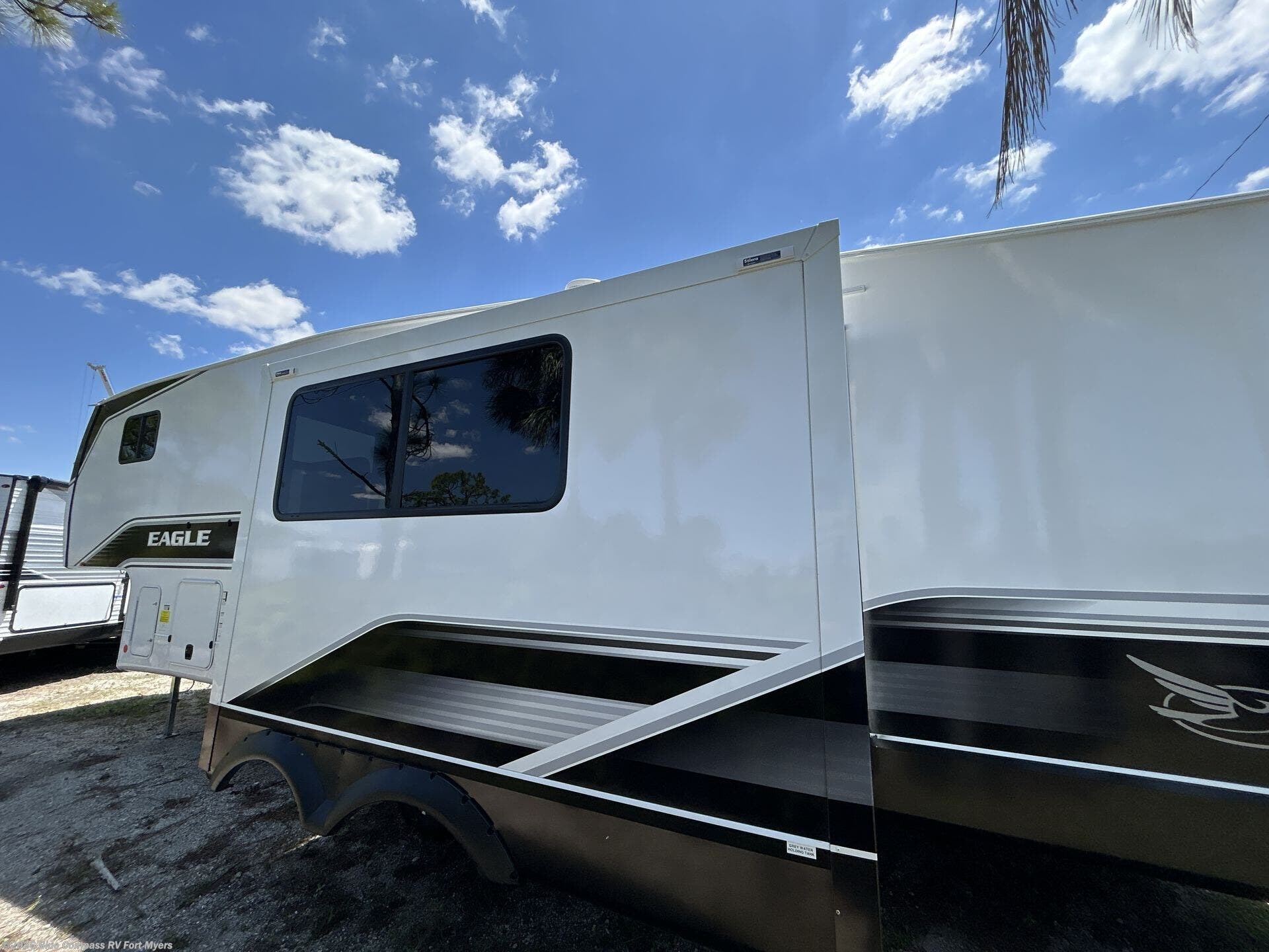 New 2025 Jayco Eagle SLE 28BHU available in Fort Myers, Florida
