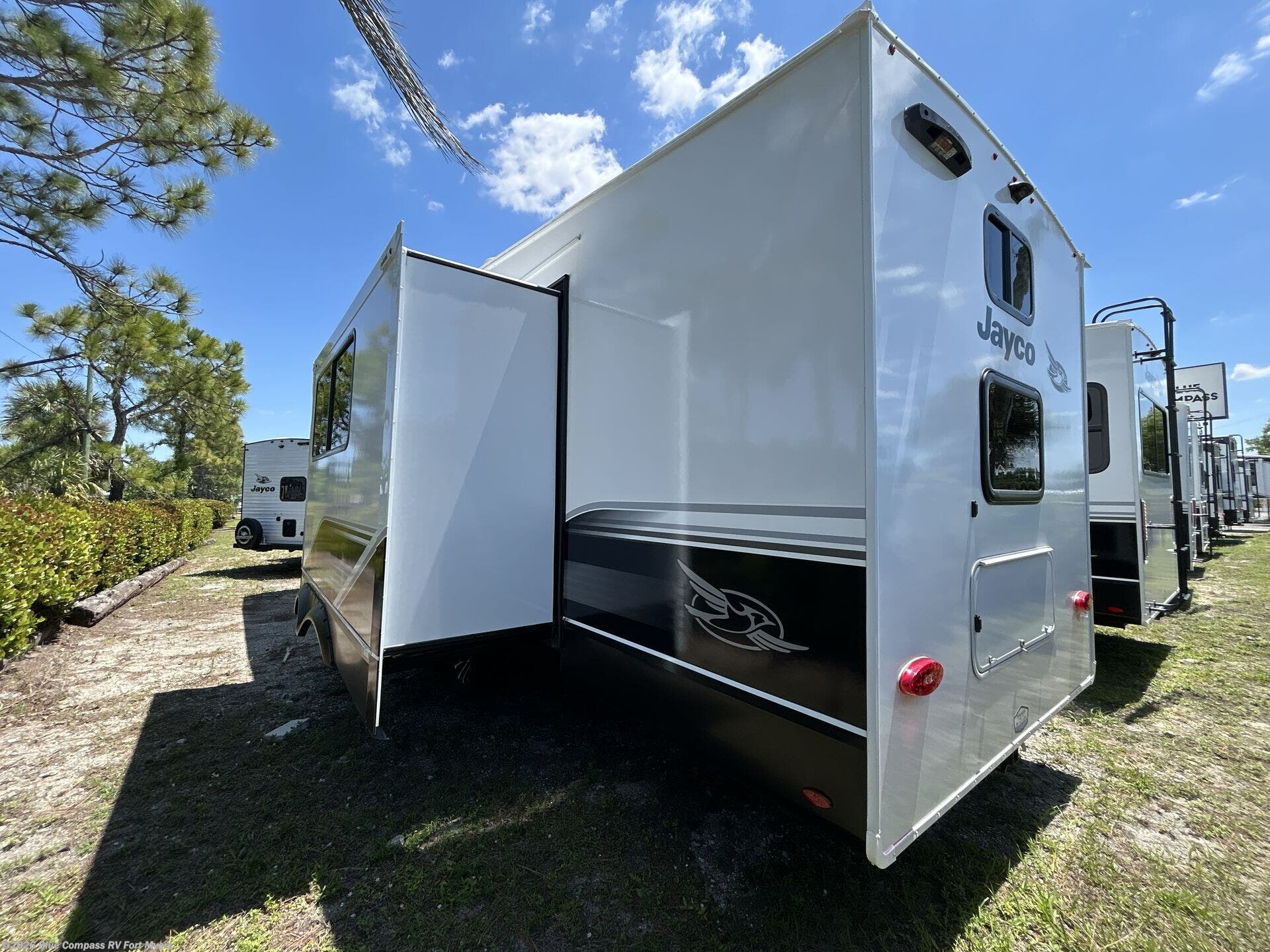2025 Eagle SLE 28BHU by Jayco from Blue Compass RV Fort Myers in Fort Myers, Florida