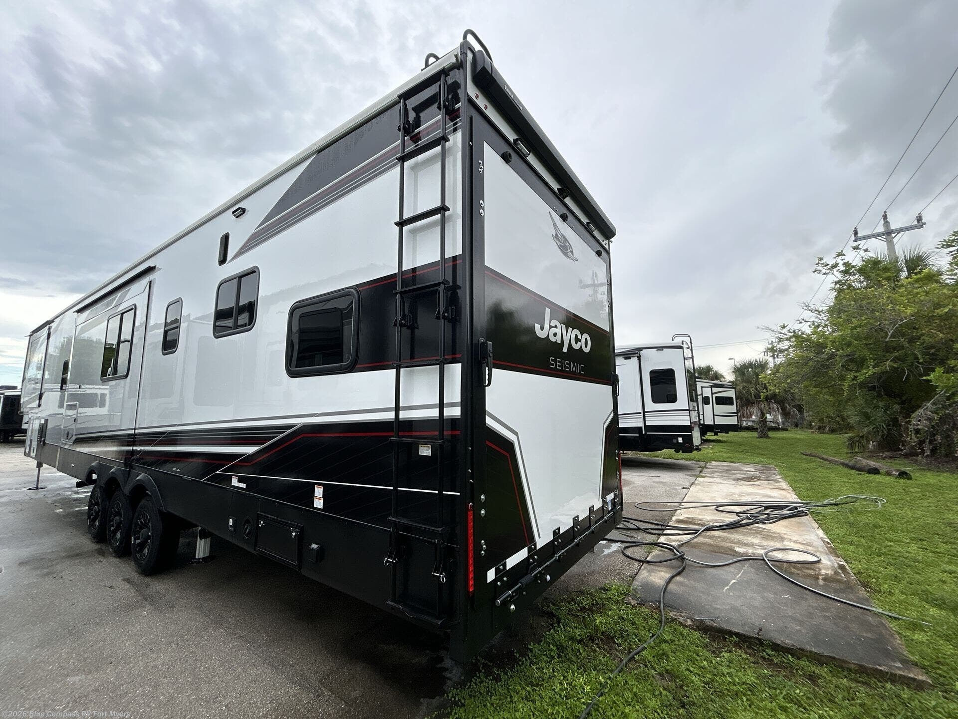 2025 Seismic 395 by Jayco from Blue Compass RV Fort Myers in Fort Myers, Florida
