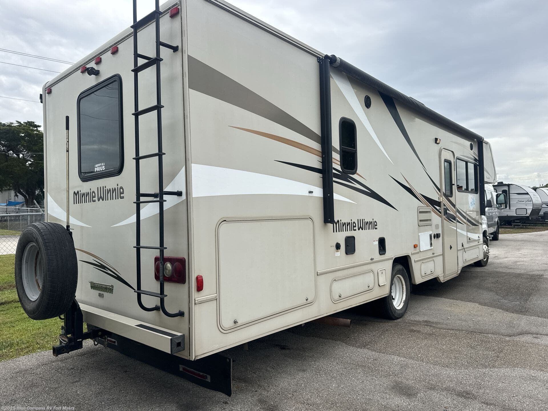 2017 Minnie Winnie 31g by Winnebago from Blue Compass RV Fort Myers in Fort Myers, Florida