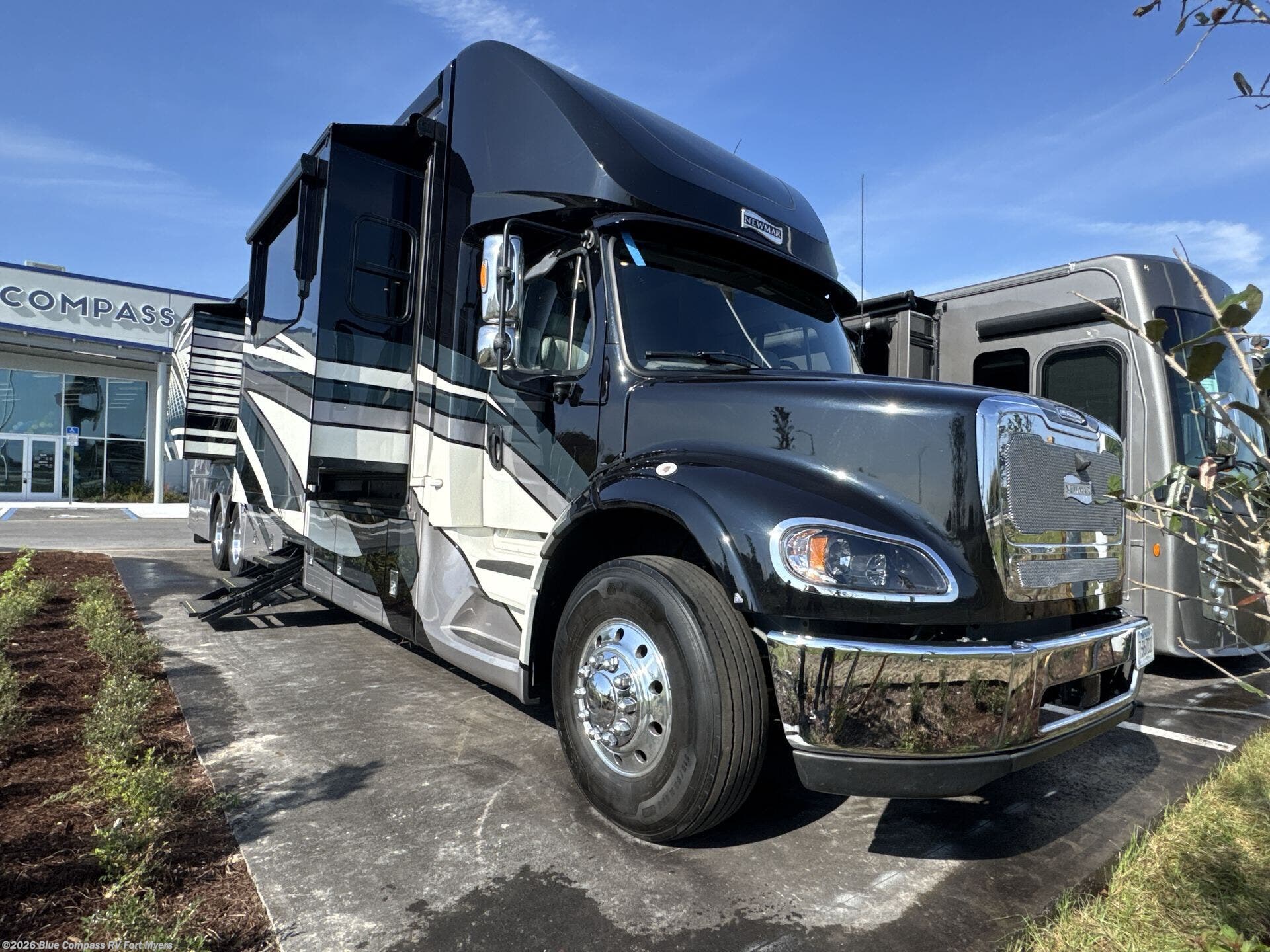 2022 Supreme Aire 4590 by Newmar from Blue Compass RV Fort Myers in Fort Myers, Florida