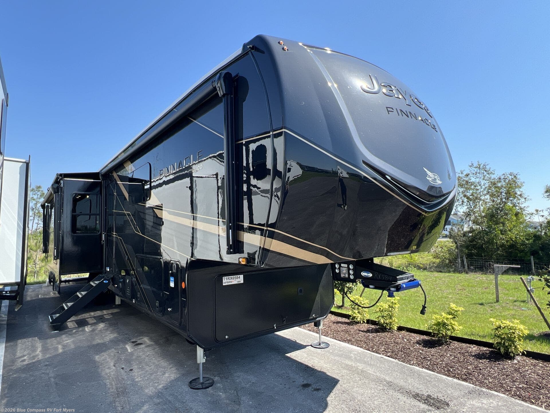 2026 Pinnacle 38FBRK by Jayco from Blue Compass RV Fort Myers in Fort Myers, Florida