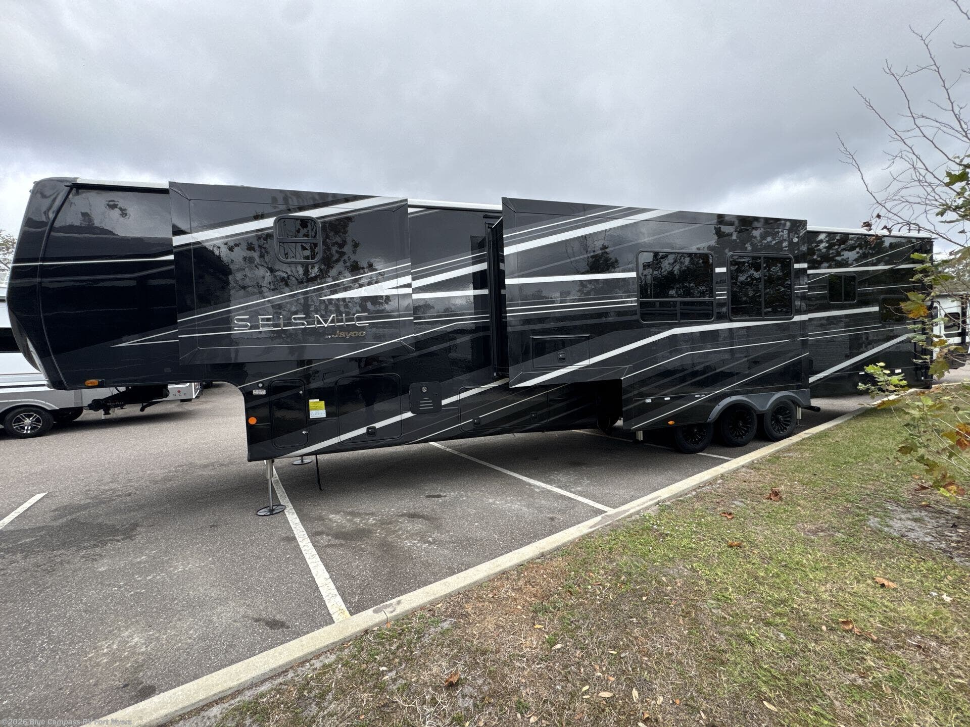 2026 Seismic 413 by Jayco from Blue Compass RV Fort Myers in Fort Myers, Florida