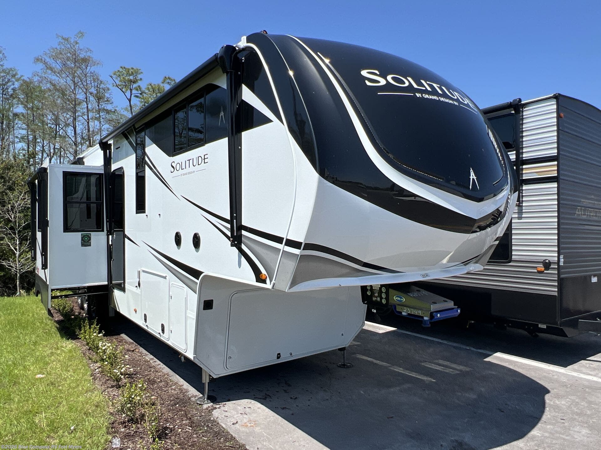 2026 Solitude 414LJMJ by Grand Design from Blue Compass RV Fort Myers in Fort Myers, Florida