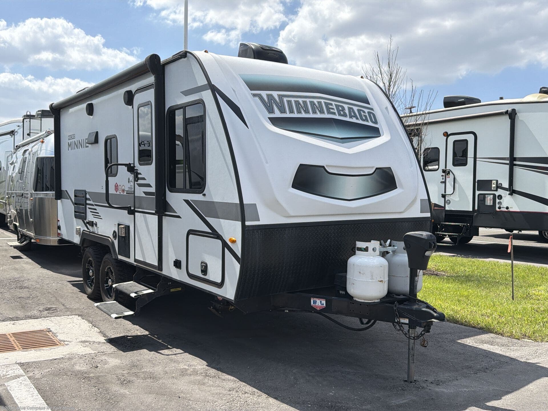 2021 Winnebago Micro Minnie 2100BH - Used Travel Trailer For Sale by Blue Compass RV Fort Myers in Fort Myers, Florida