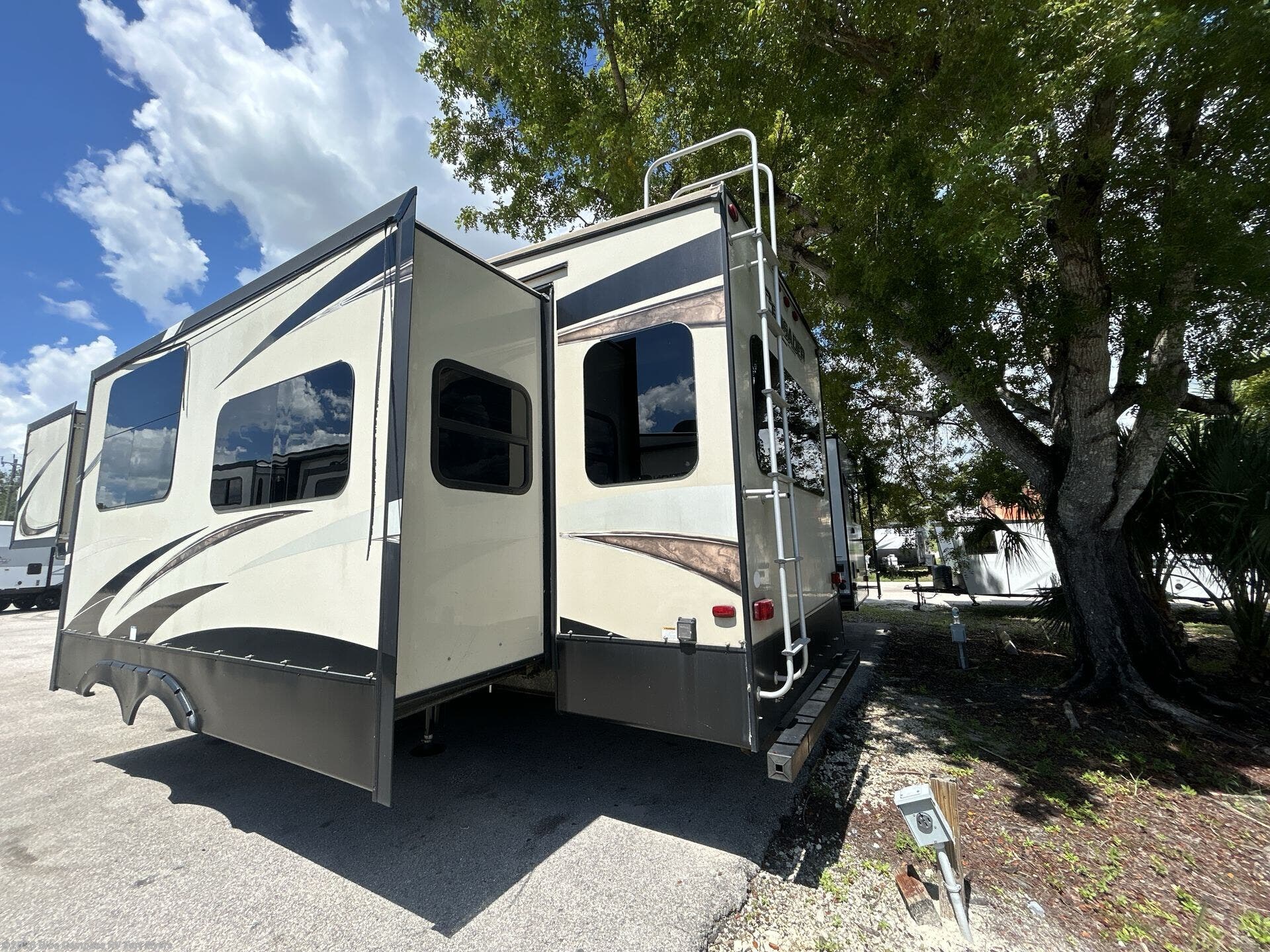 2018 Crusader 315rst by Prime Time from Blue Compass RV Fort Myers in Fort Myers, Florida