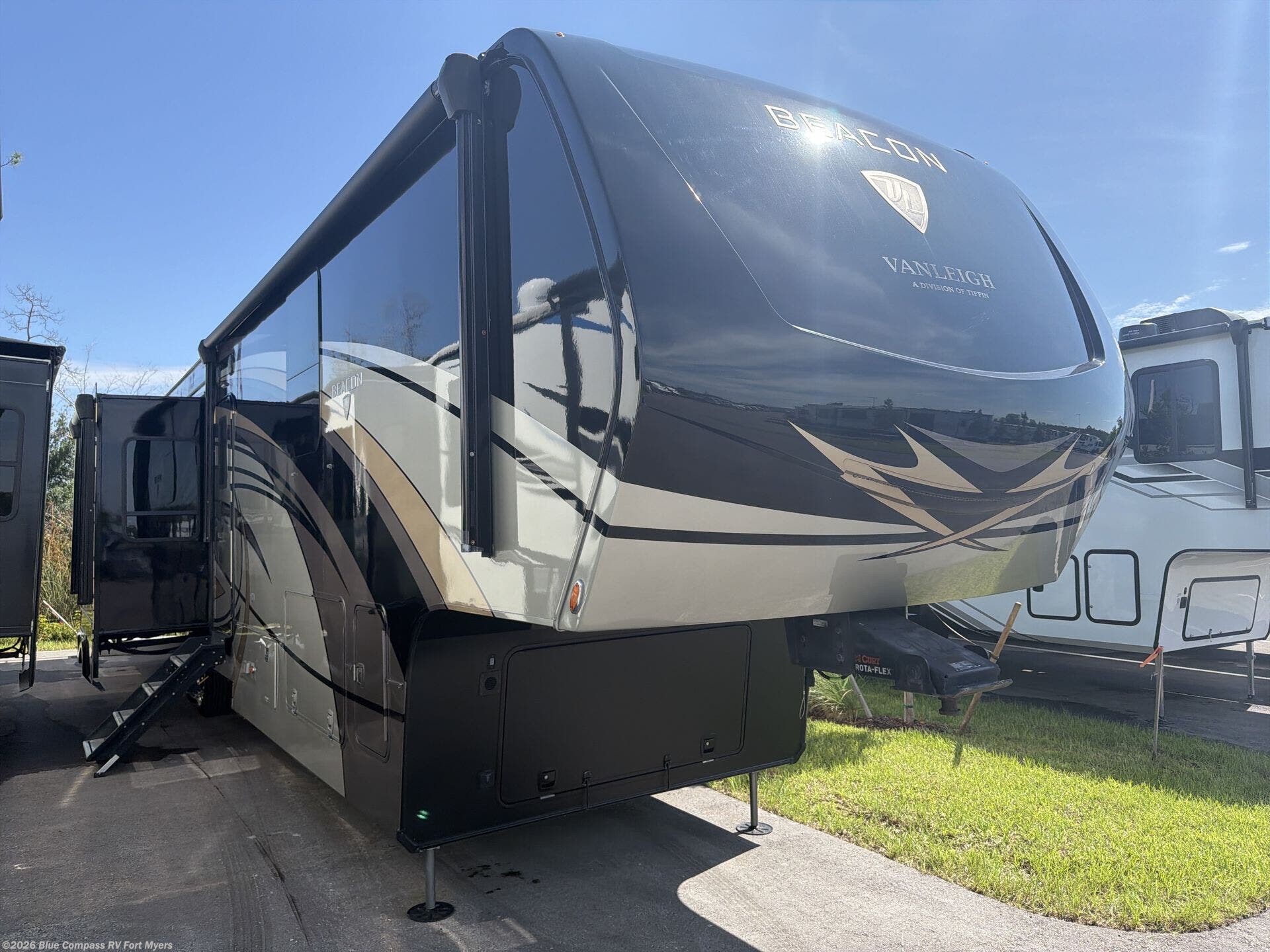 2022 Beacon 42RKB by Vanleigh from Blue Compass RV Fort Myers in Fort Myers, Florida