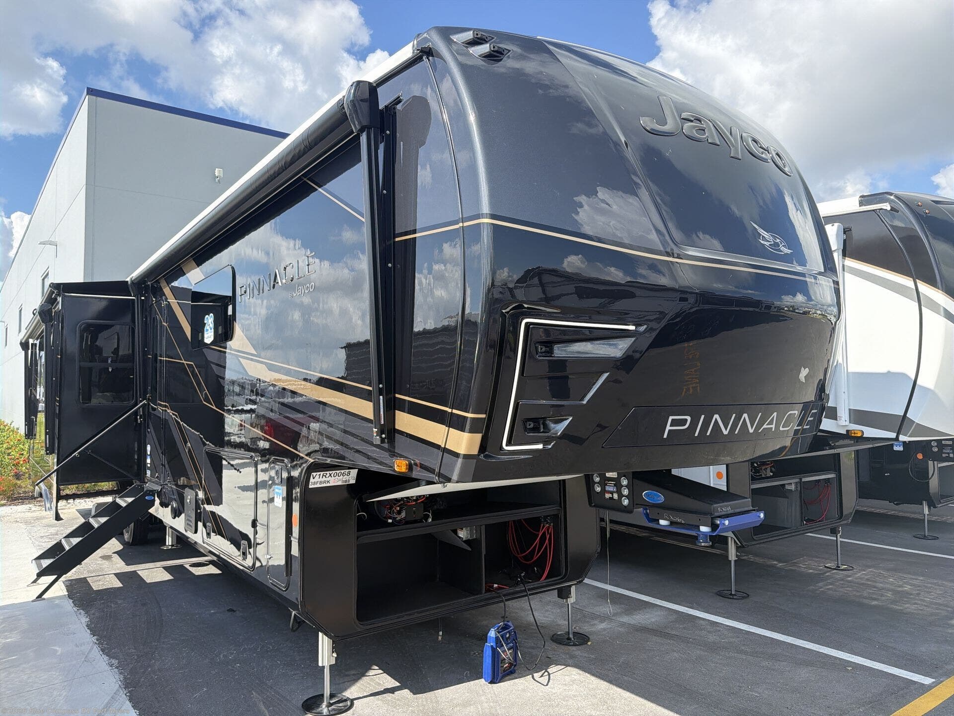 2027 Pinnacle 38FBRK by Jayco from Blue Compass RV Fort Myers in Fort Myers, Florida