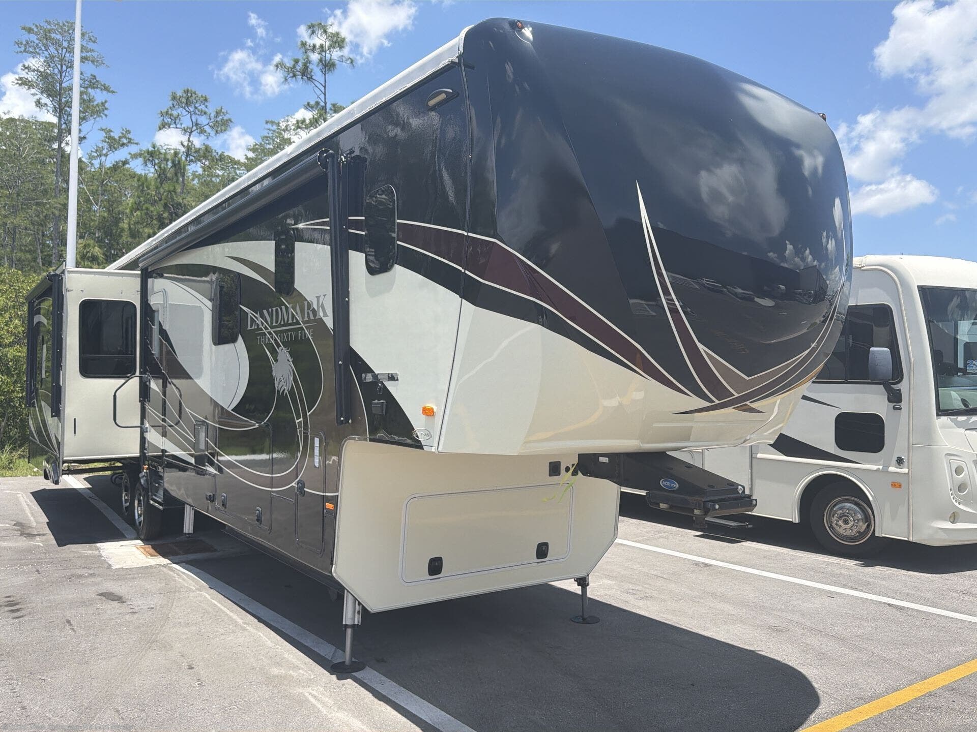 2017 Landmark 365 Newport by Heartland from Blue Compass RV Fort Myers in Fort Myers, Florida