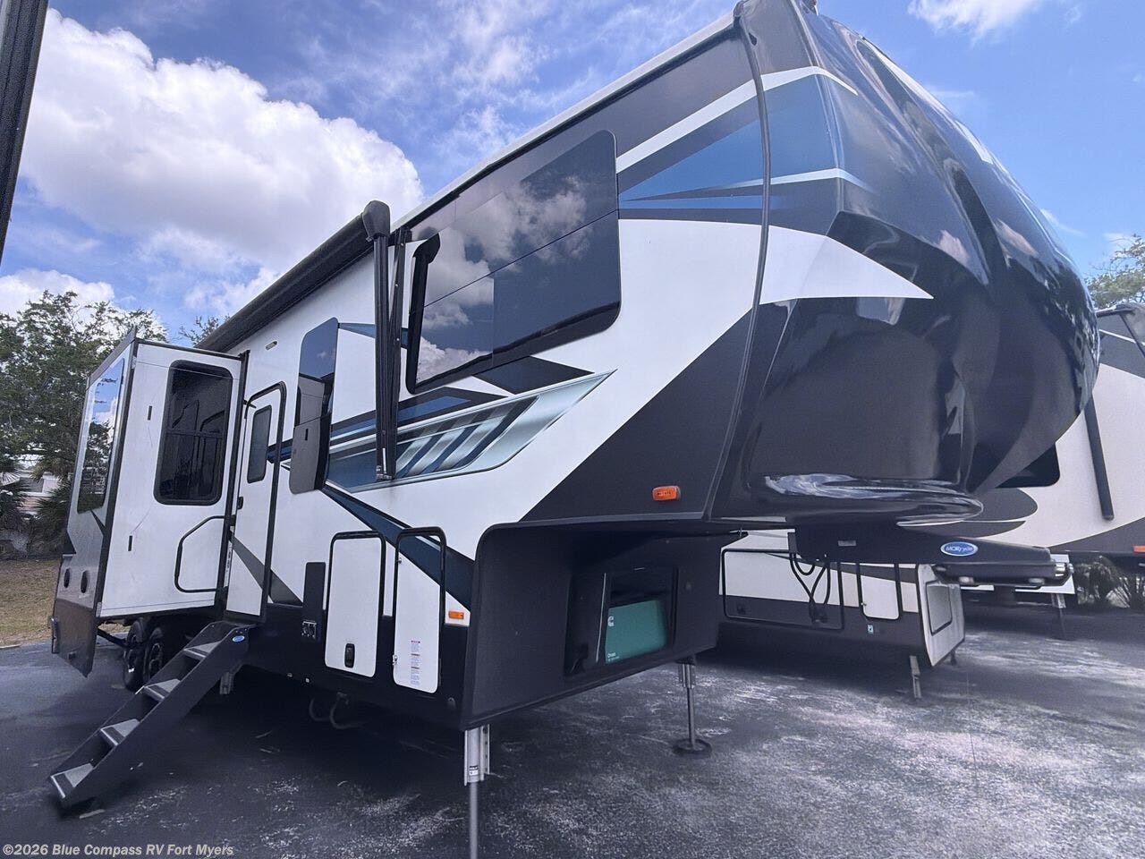2021 Road Warrior 351RW by Heartland from Blue Compass RV Fort Myers in Fort Myers, Florida