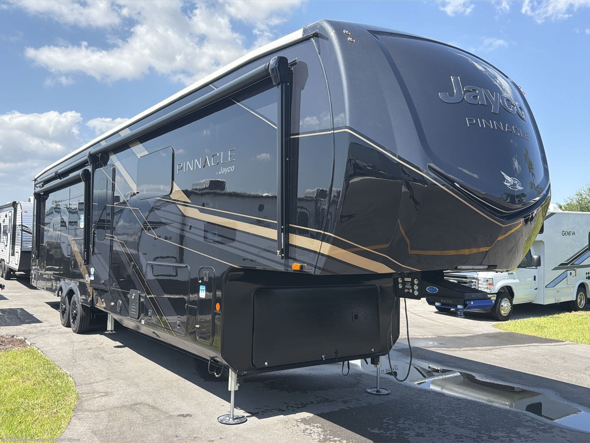 2026 Pinnacle 38FBRK by Jayco from Blue Compass RV Fort Myers in Fort Myers, Florida