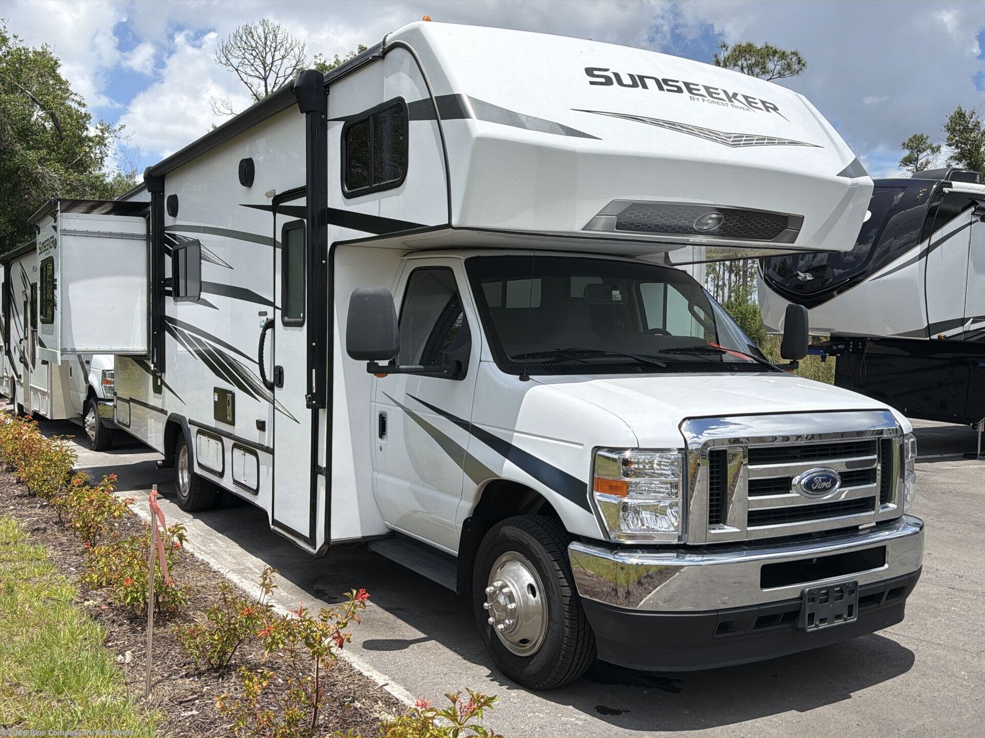 2024 Sunseeker LE 2550DSLE Ford by Forest River from Blue Compass RV Fort Myers in Fort Myers, Florida