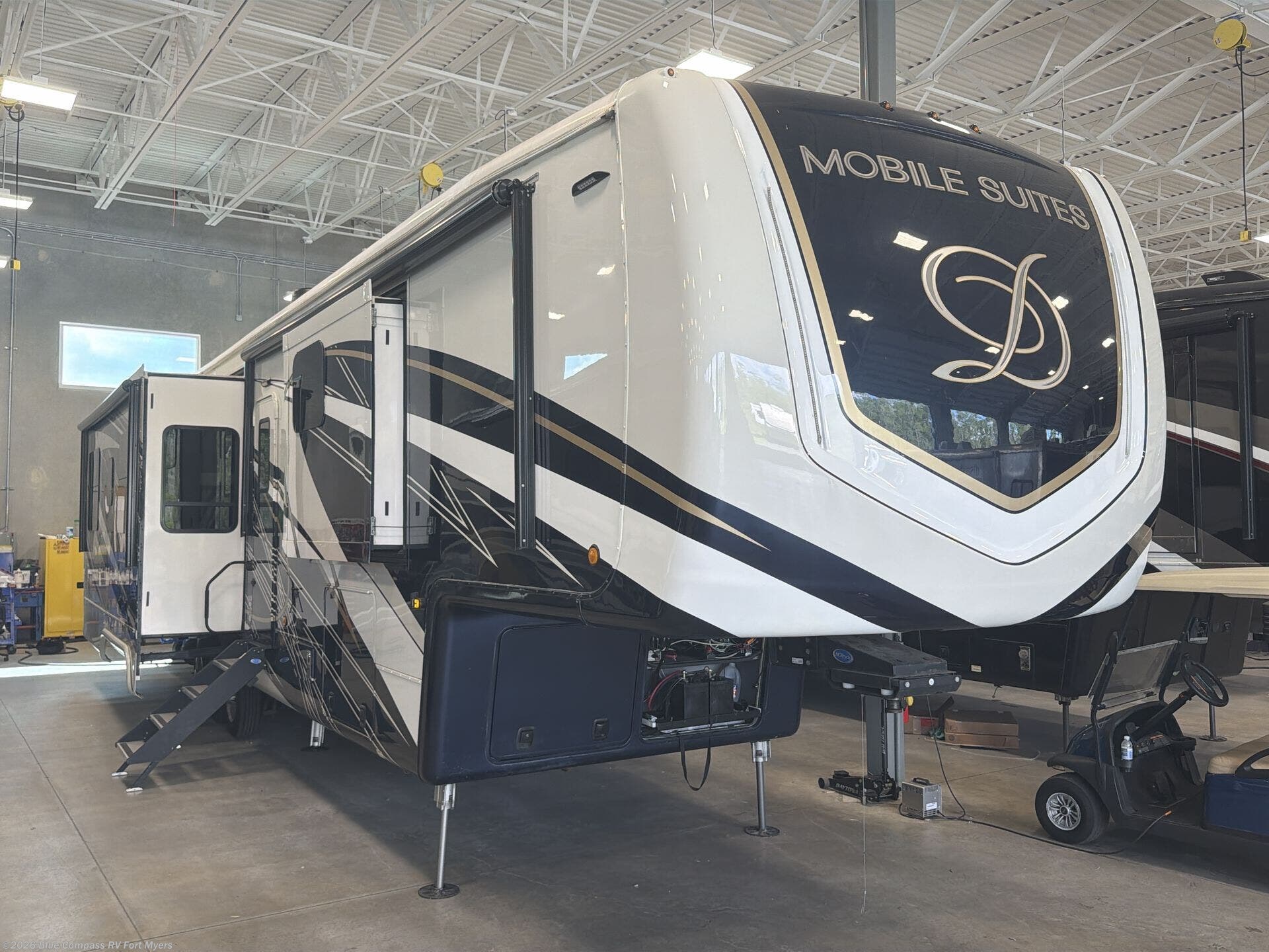 2023 Mobile Suites HOUSTON by DRV from Blue Compass RV Fort Myers in Fort Myers, Florida