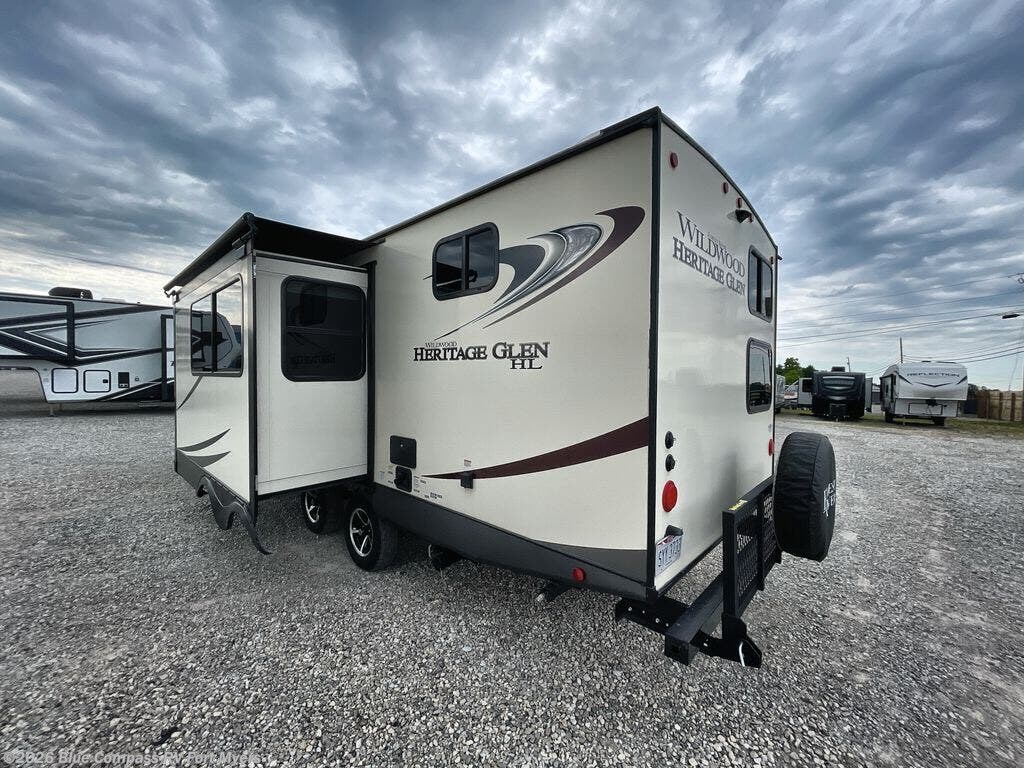 2021 Wildwood Heritage Glen Hyper-Lyte 23BHHL by Forest River from Blue Compass RV Fort Myers in Fort Myers, Florida