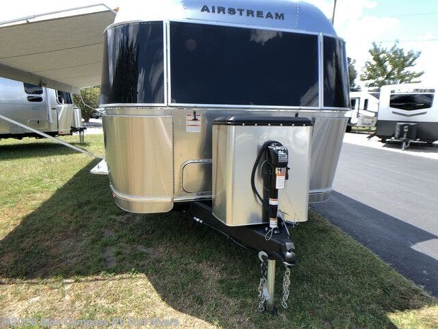 2024 Flying Cloud 27FB by Airstream from Blue Compass RV Fort Myers in Fort Myers, Florida