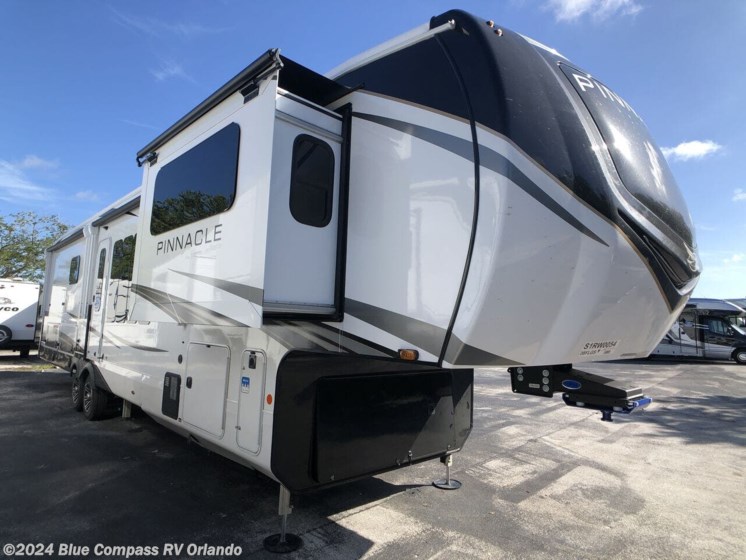 New 2025 Jayco Pinnacle 38FLGS available in Casselberry, Florida