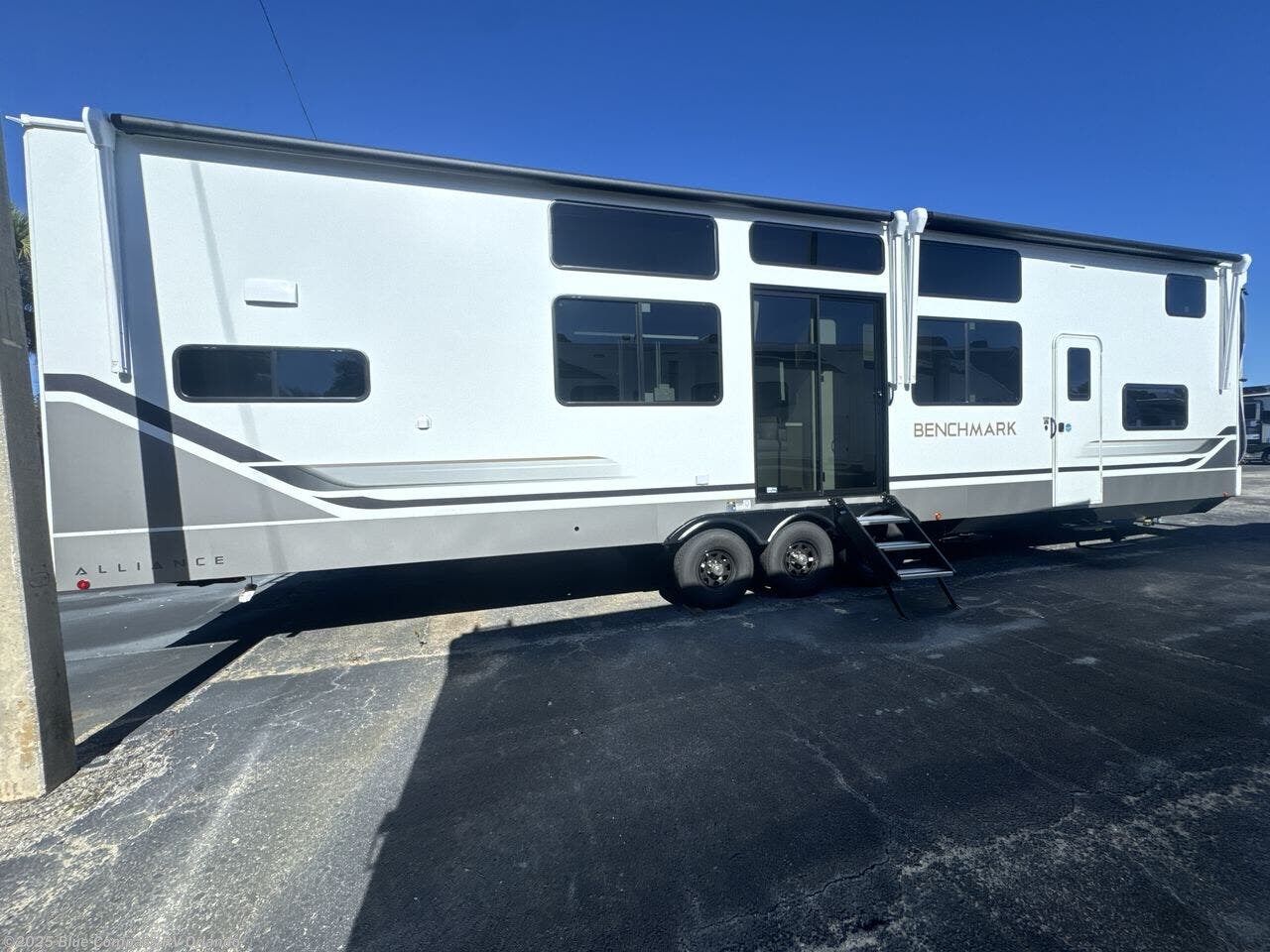 2026 Benchmark 44RKL by Alliance RV from Blue Compass RV Orlando in Casselberry, Florida