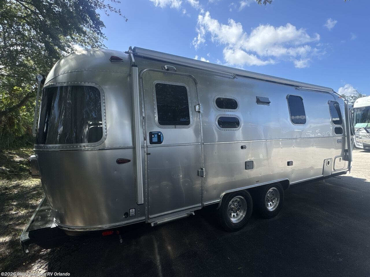 2026 Globetrotter 25FB by Airstream from Blue Compass RV Orlando in Casselberry, Florida