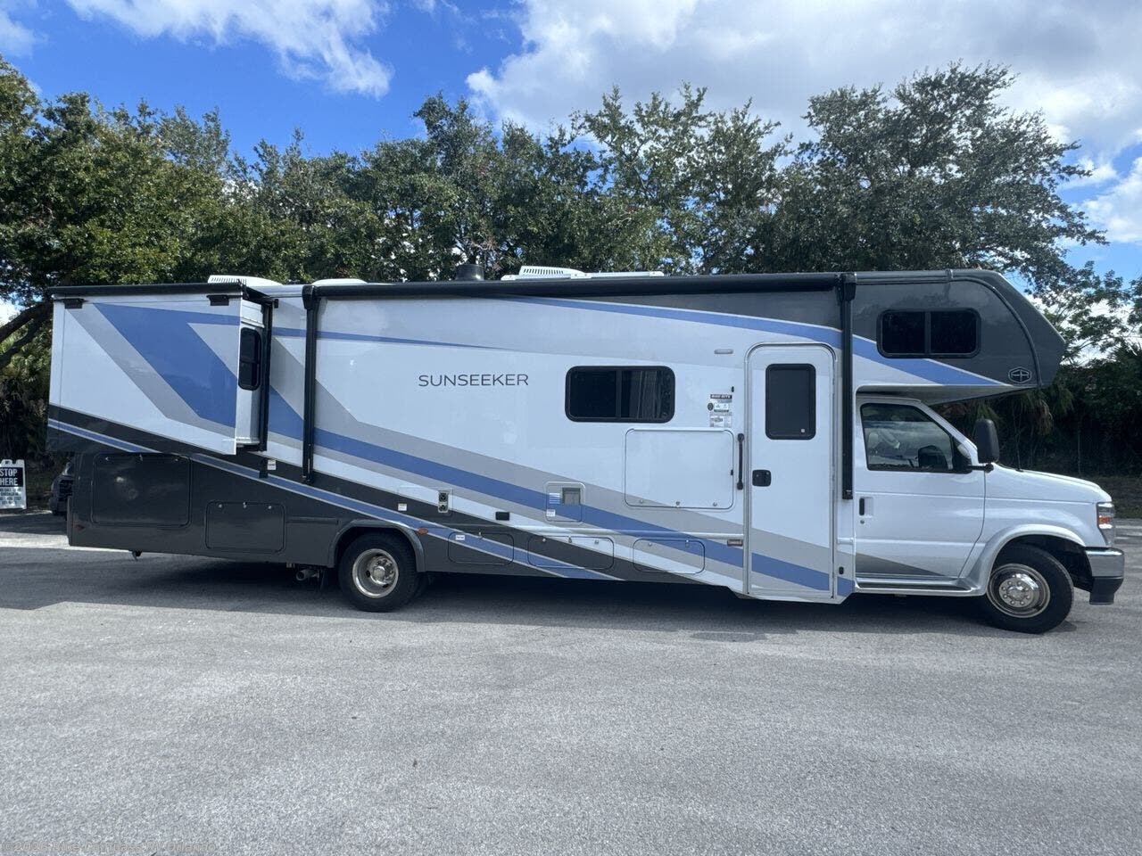 New 2026 Forest River Sunseeker Classic 3010DS available in Casselberry, Florida