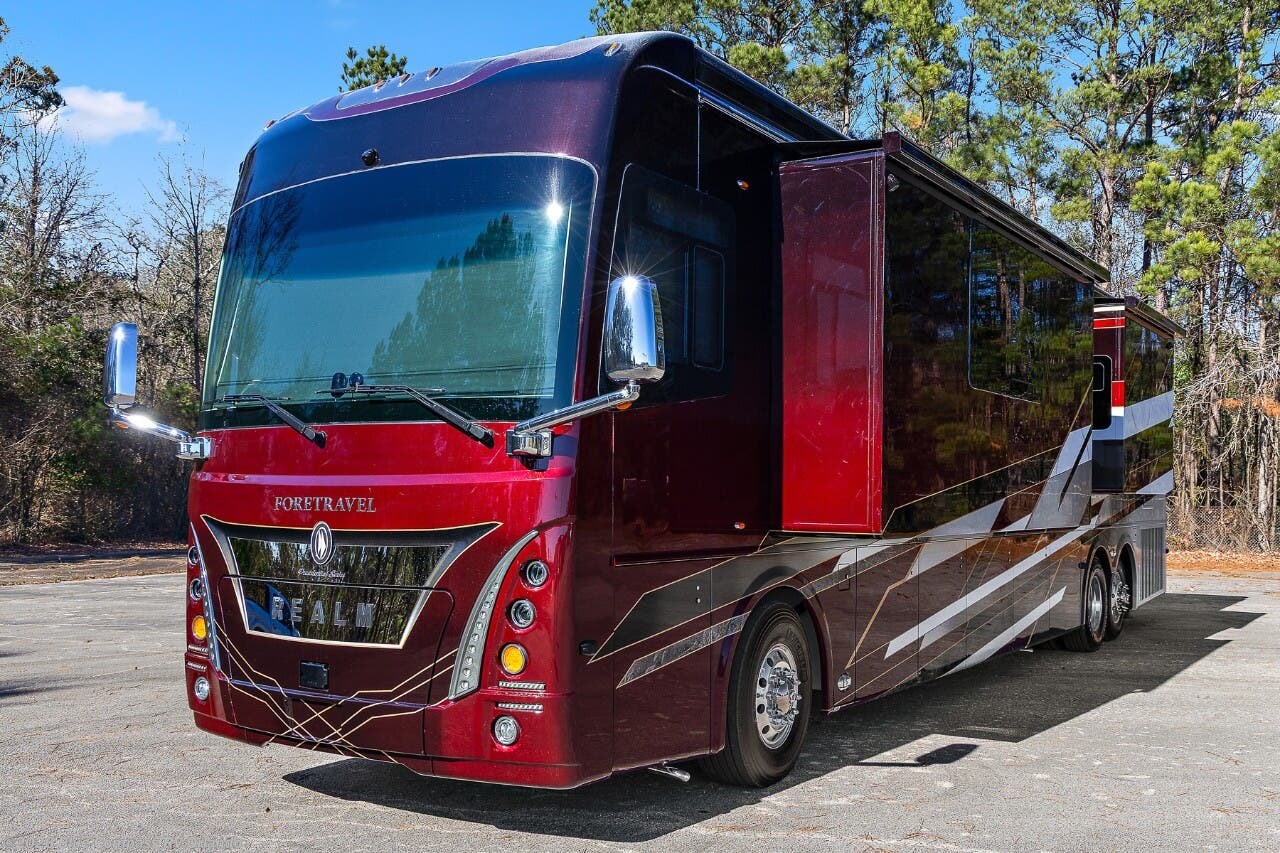 New 2026 Foretravel Realm Presidential Series  LV3 available in Casselberry, Florida