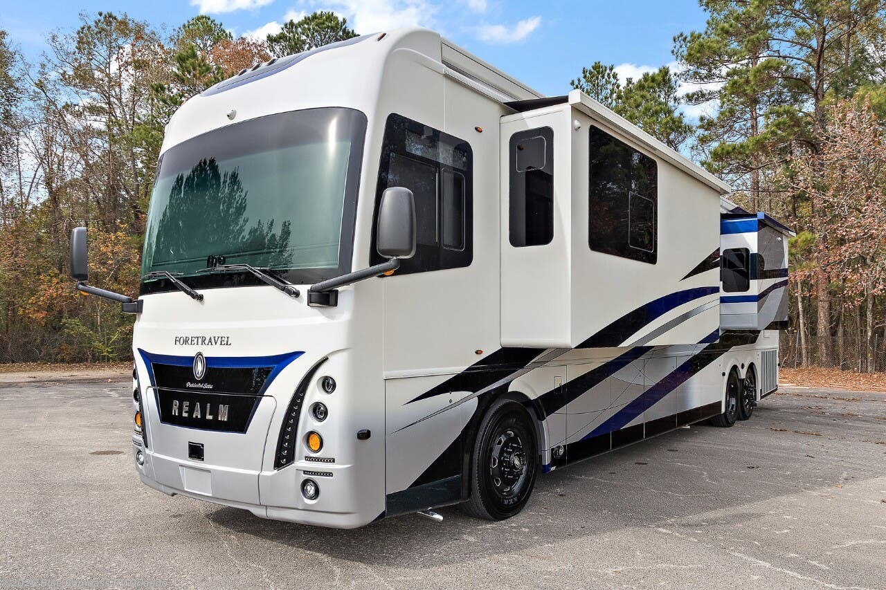 New 2026 Foretravel Realm FS605 LVB with Spa available in Casselberry, Florida