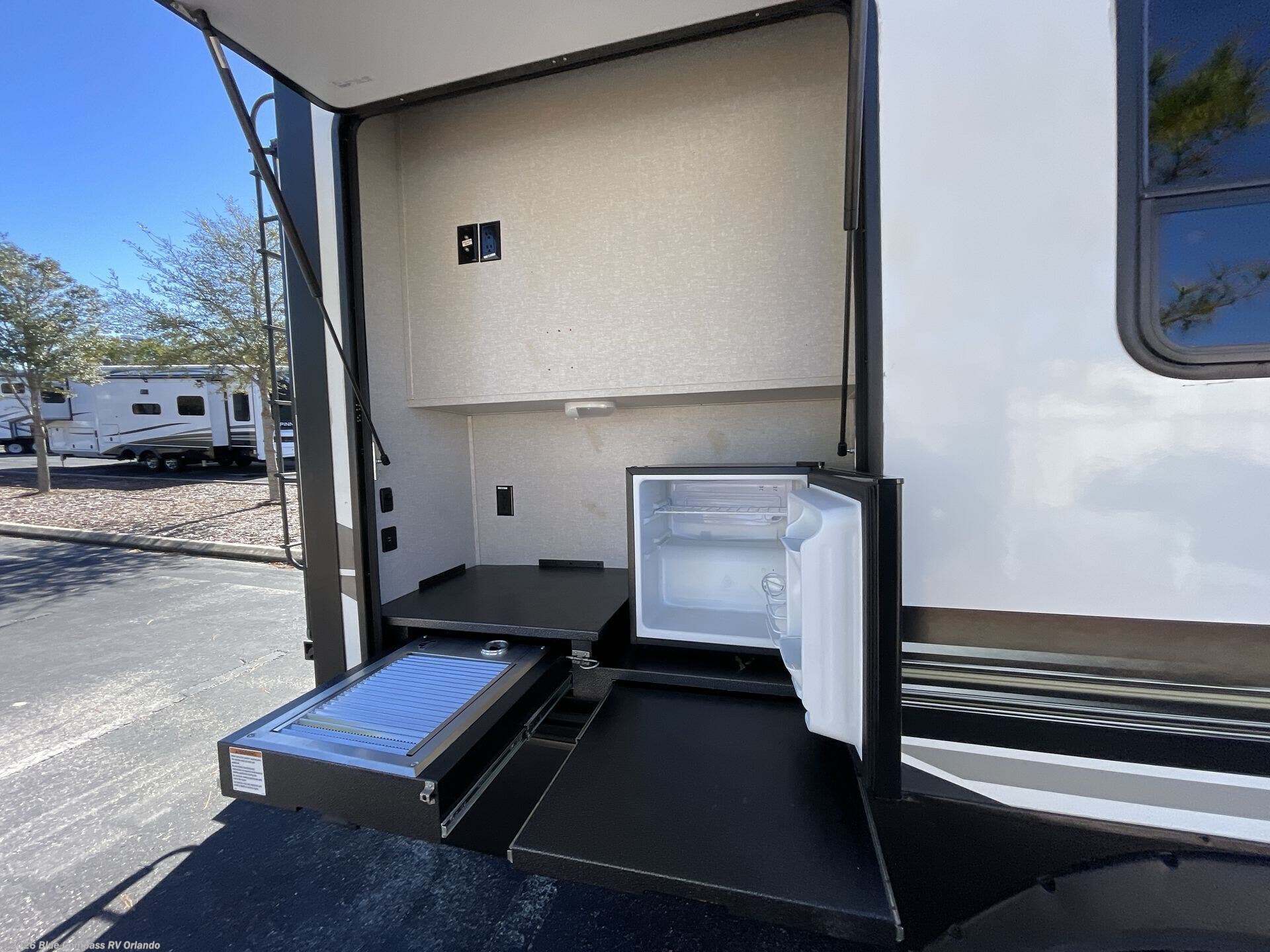 2021 Chaparral 298RLS by Coachmen from Blue Compass RV Orlando in Casselberry, Florida