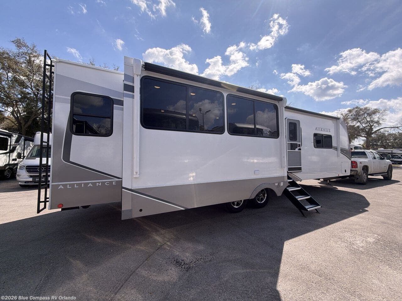 2026 Avenue 332RL by Alliance RV from Blue Compass RV Orlando in Casselberry, Florida