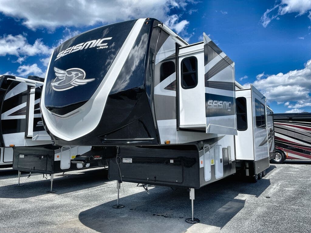New 2025 Jayco Seismic 399 available in Casselberry, Florida