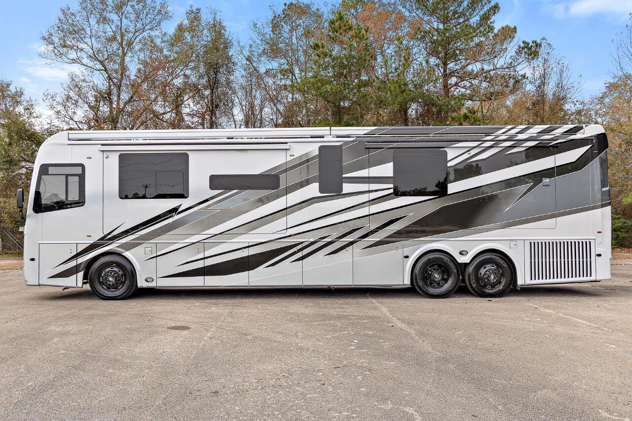 2027 Realm Presidential Series  LV7 by Foretravel from Blue Compass RV Orlando in Casselberry, Florida