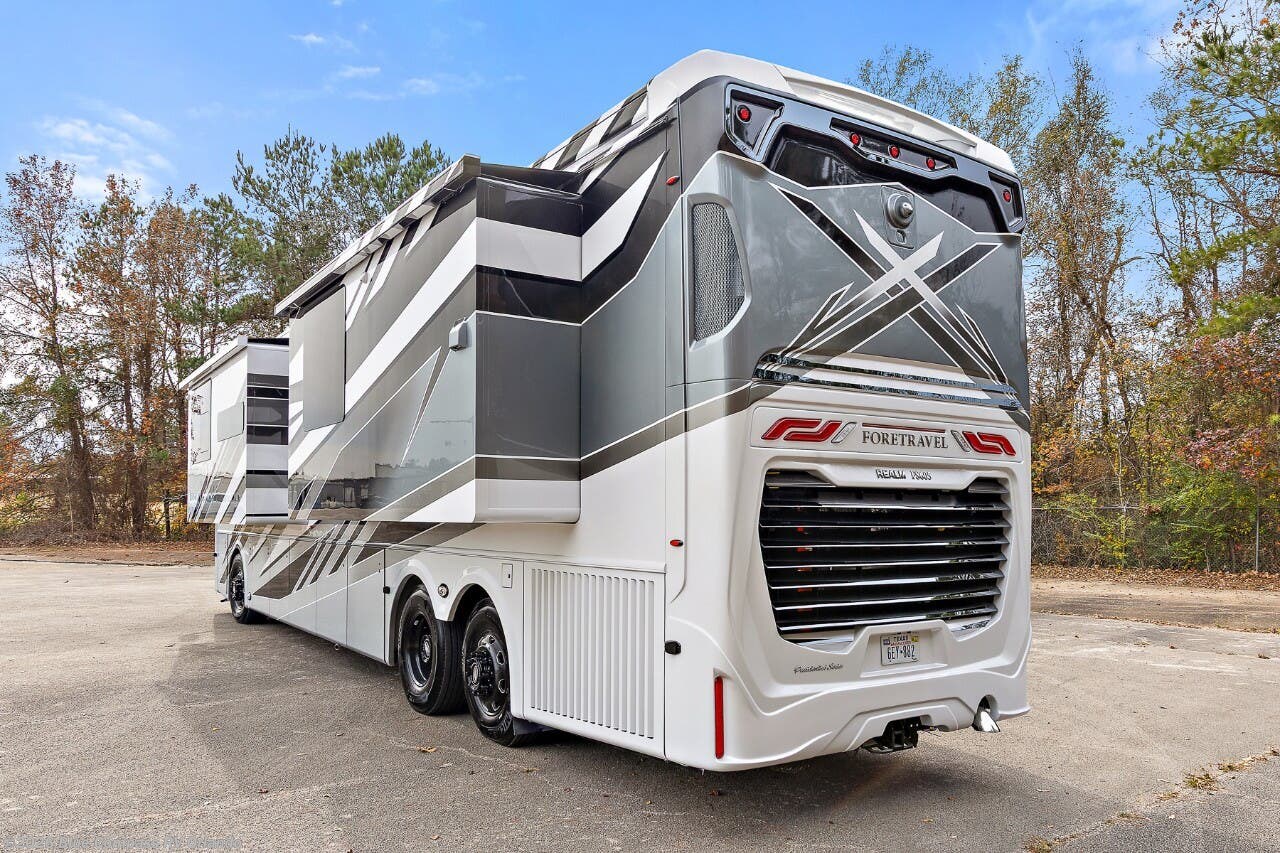 New 2027 Foretravel Realm Presidential Series  LV7 available in Casselberry, Florida