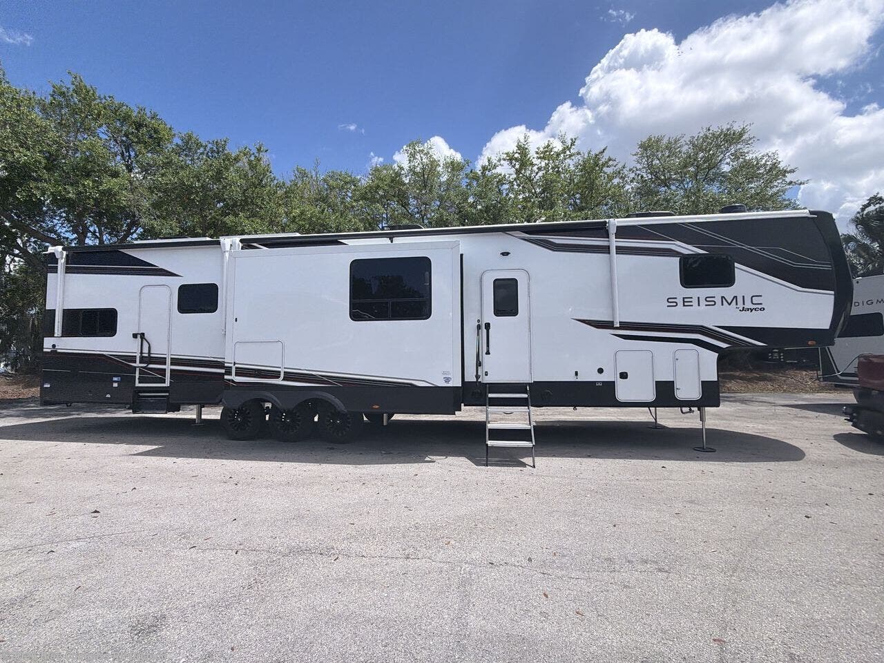 New 2026 Jayco Seismic 399 available in Casselberry, Florida