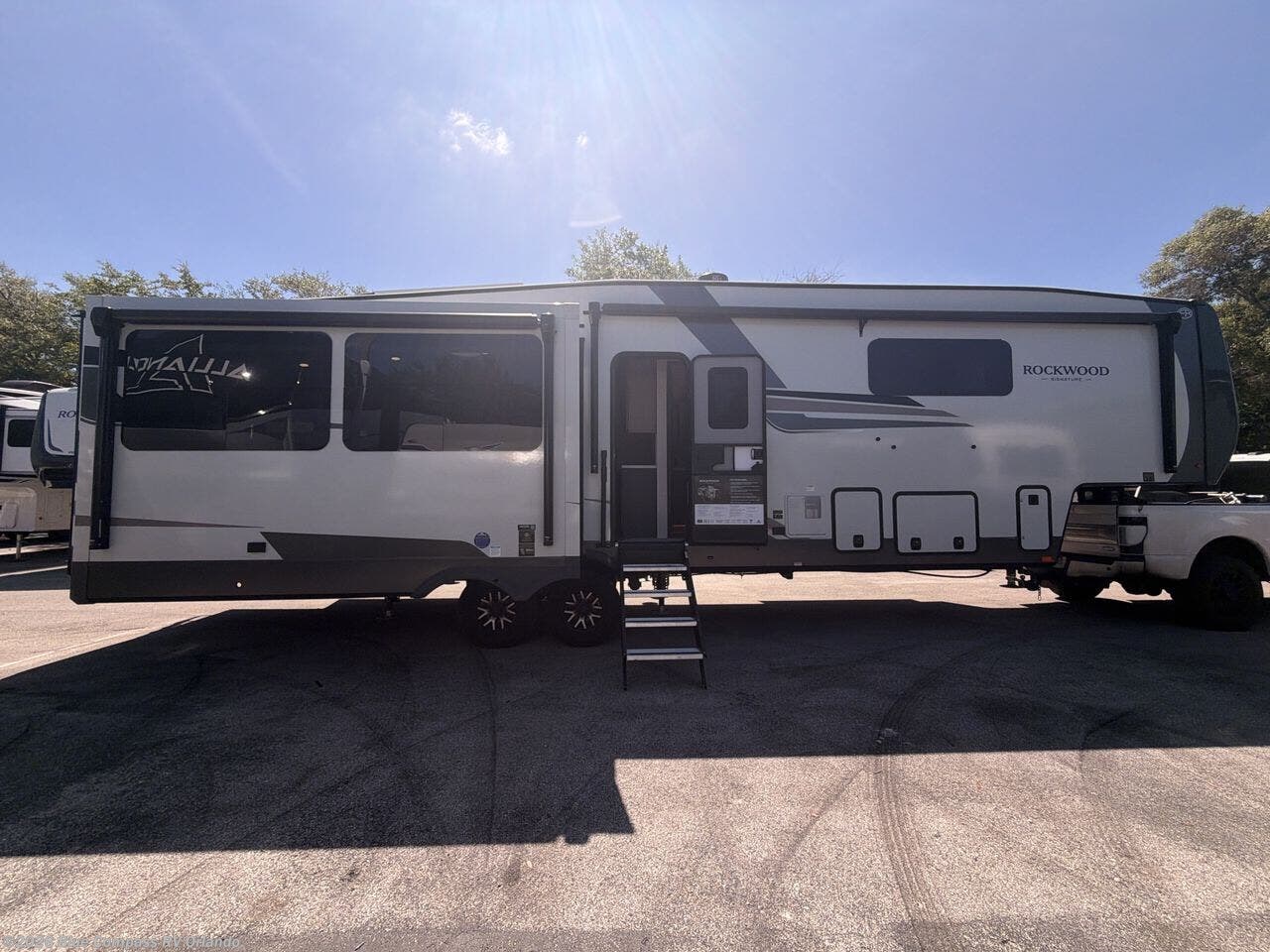 2026 Rockwood Signature 401SFB by Forest River from Blue Compass RV Orlando in Casselberry, Florida