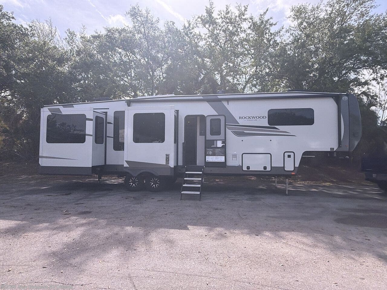 New 2026 Forest River Rockwood Signature 404SRK available in Casselberry, Florida