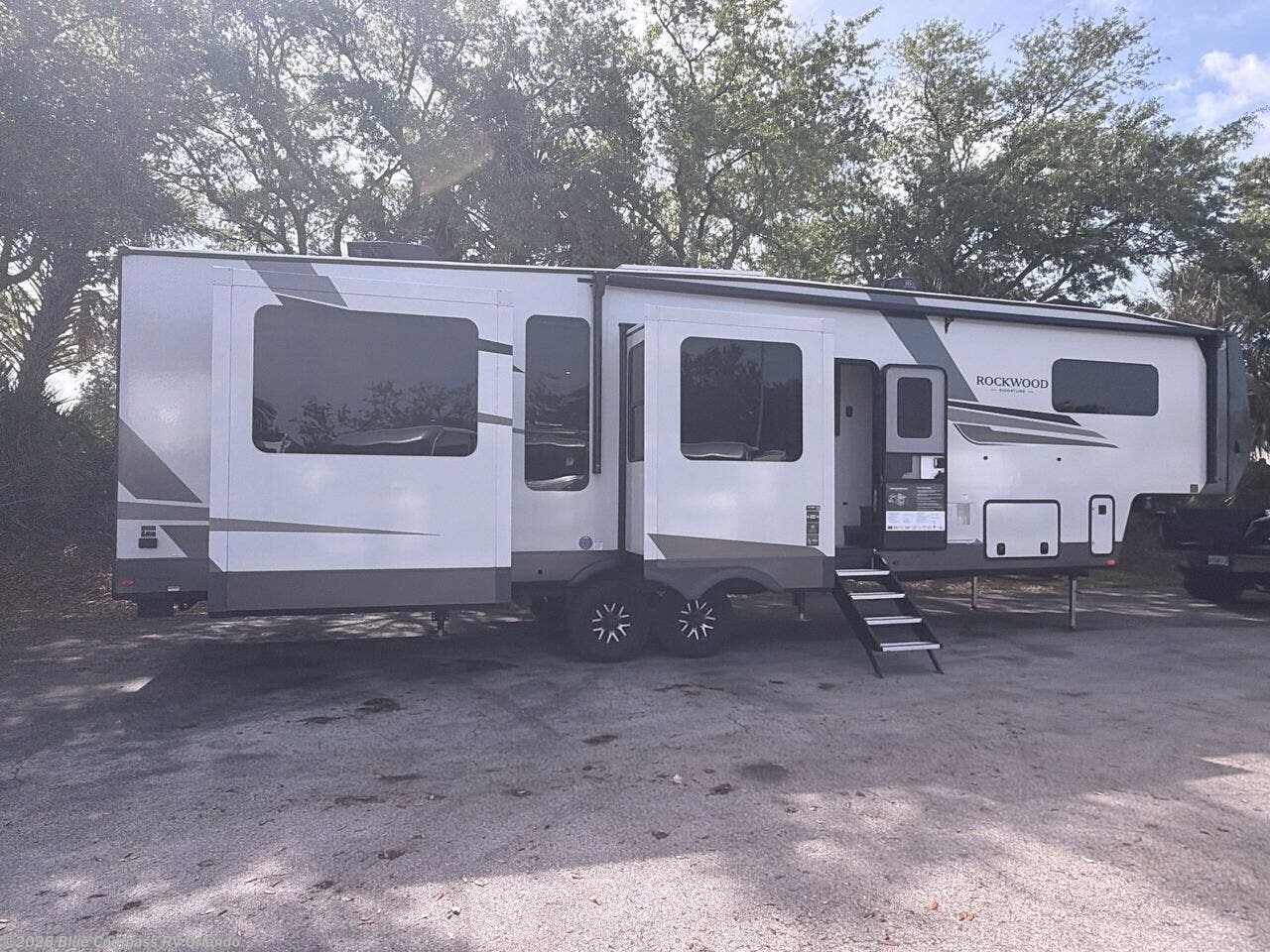 2026 Rockwood Signature 404SRK by Forest River from Blue Compass RV Orlando in Casselberry, Florida